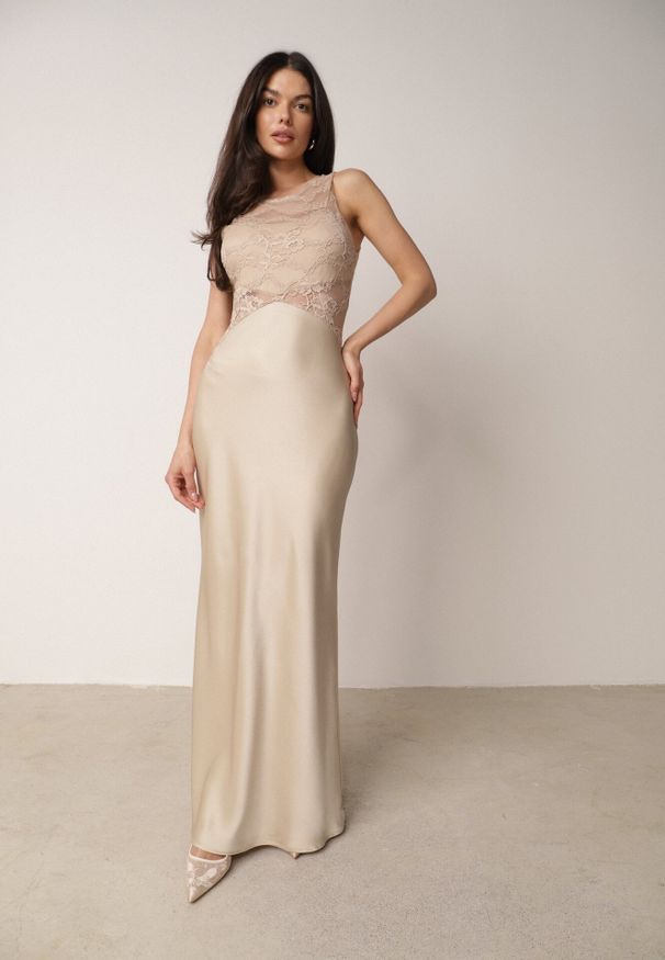 Born2be - Beżowa Koktajlowa Sukienka o Dopasowanym Kroju z Koronką Bermine. Okazja: do pracy, na wesele, na spotkanie biznesowe, na ślub cywilny. Kolor: beżowy. Materiał: koronka. Wzór: koronka. Typ sukienki: proste. Styl: wizytowy