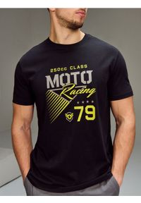 Sinsay - Bawełniana koszulka z krótkim rękawem - czarny. Kolor: czarny. Materiał: bawełna. Długość rękawa: krótki rękaw. Długość: krótkie #1