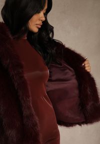 Renee - Bordowa Kurtka Futerko z Nieodpinanym Kapturem Vetisala. Okazja: na co dzień. Kolor: czerwony. Materiał: futro. Styl: elegancki, casual #5