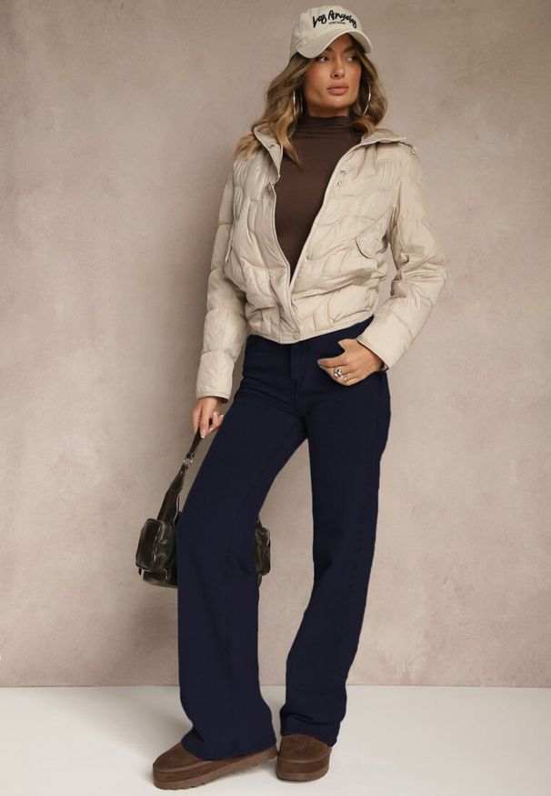 Renee - Beżowa Kurtka Przejściowa z Kapturem w Oryginalne Pikowane Przeszycia Arivitta. Okazja: na spacer. Typ kołnierza: kaptur. Kolor: beżowy. Materiał: jeans, poliester