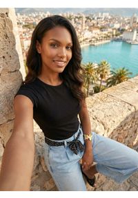 Sinsay - Bawełniana koszulka basic - czarny. Kolor: czarny. Materiał: bawełna #1