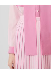 Burberry - BURBERRY - Różowa koszula z jedwabnej krepy. Kolor: wielokolorowy, fioletowy, różowy. Materiał: jedwab. Długość rękawa: długi rękaw. Długość: długie. Styl: klasyczny