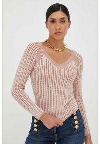 Guess sweter damski kolor różowy lekki. Kolor: różowy. Materiał: materiał, dzianina, wiskoza. Wzór: ze splotem #2