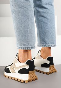 Renee - Czarno-Beżowe Sneakersy Ozdobione Geometrycznym Motywem Aluthia. Okazja: na co dzień. Kolor: czarny. Materiał: jeans. Wzór: geometria, aplikacja #5