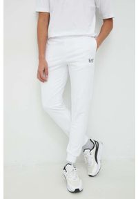 EA7 Emporio Armani spodnie dresowe bawełniane kolor biały gładkie. Kolor: biały. Materiał: bawełna, dresówka. Wzór: gładki #1