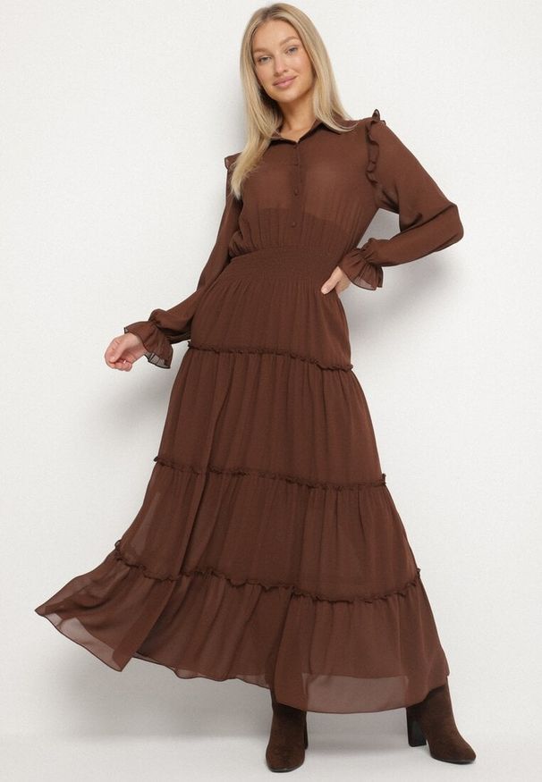 Born2be - Brązowa Rozkloszowana Sukienka VICES Koszulowa w Stylu Retro Aravite. Okazja: na co dzień. Typ kołnierza: kołnierz z falbankami, kołnierzyk klasyczny, dekolt w kształcie V. Kolor: brązowy. Długość rękawa: długi rękaw. Typ sukienki: koszulowe. Styl: retro