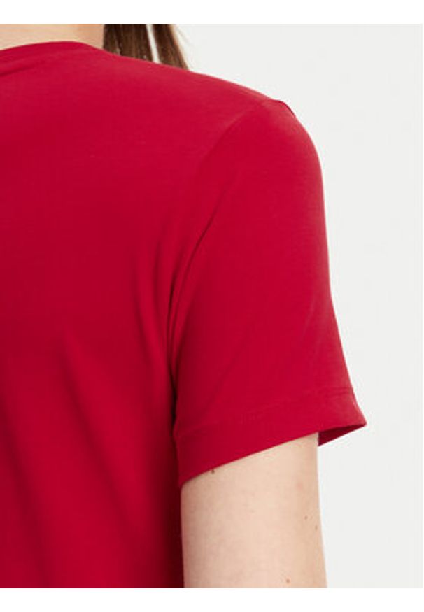 Guess Jeans T-Shirt W4YI01 J1314 Czerwony Slim Fit. Kolor: czerwony. Materiał: bawełna