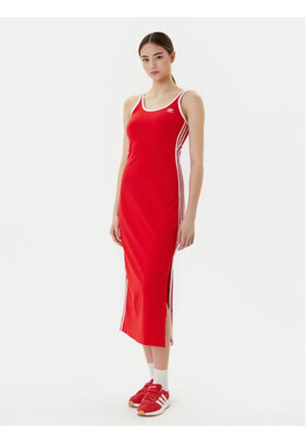 Adidas - adidas Sukienka codzienna adicolor 3-Stripes JD4620 Czerwony Slim Fit. Okazja: na co dzień. Kolor: czerwony. Materiał: bawełna. Typ sukienki: proste. Styl: casual