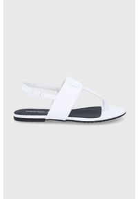 Calvin Klein Jeans sandały skórzane damskie kolor biały. Zapięcie: klamry. Kolor: biały. Materiał: skóra. Wzór: gładki. Obcas: na obcasie. Wysokość obcasa: niski