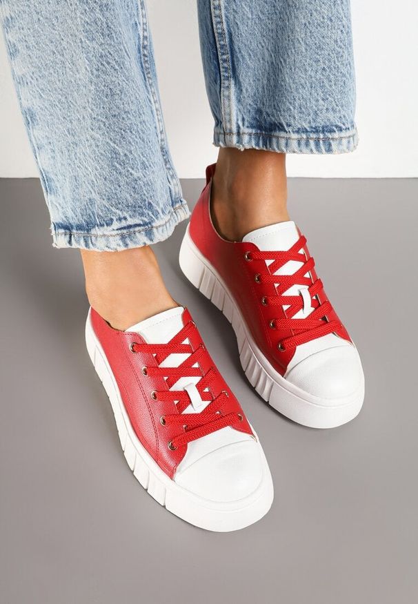 Born2be - Czerwone Sznurowane Sneakersy Vices na Płaskiej Podeszwie Firori. Zapięcie: sznurówki. Kolor: czerwony. Materiał: jeans. Wzór: aplikacja, jednolity. Obcas: na płaskiej podeszwie