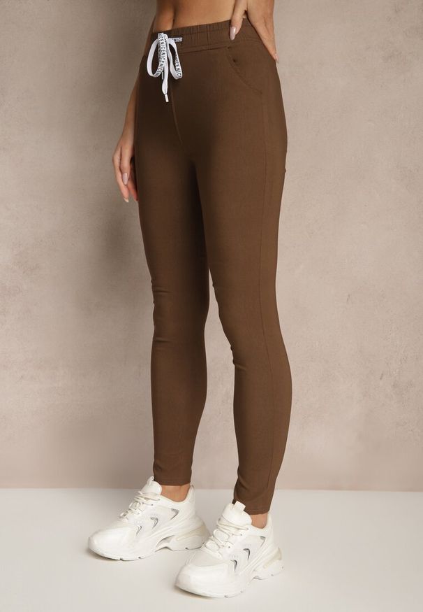 Renee - Brązowe Spodnie z Bawełną i Sznurowaniem Purrena. Okazja: na co dzień. Kolor: brązowy. Materiał: bawełna. Styl: elegancki, casual