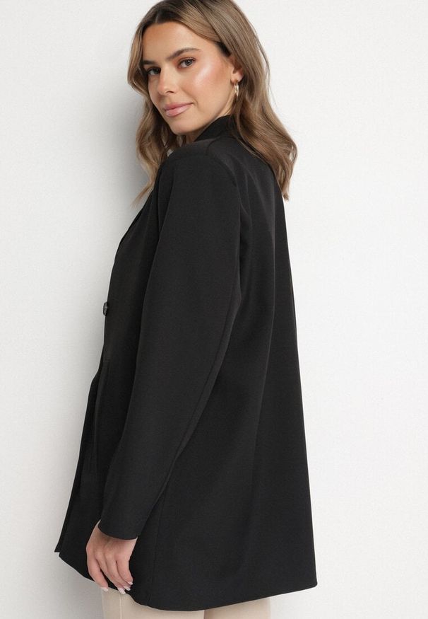 Born2be - Czarna Dwurzędowa Marynarka o Pudełkowym Kroju Nilinne. Okazja: na spacer, na co dzień. Kolor: czarny. Materiał: jeans. Styl: casual, elegancki