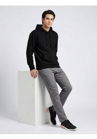 Sinsay - Bluza hoodie basic - czarny. Kolor: czarny