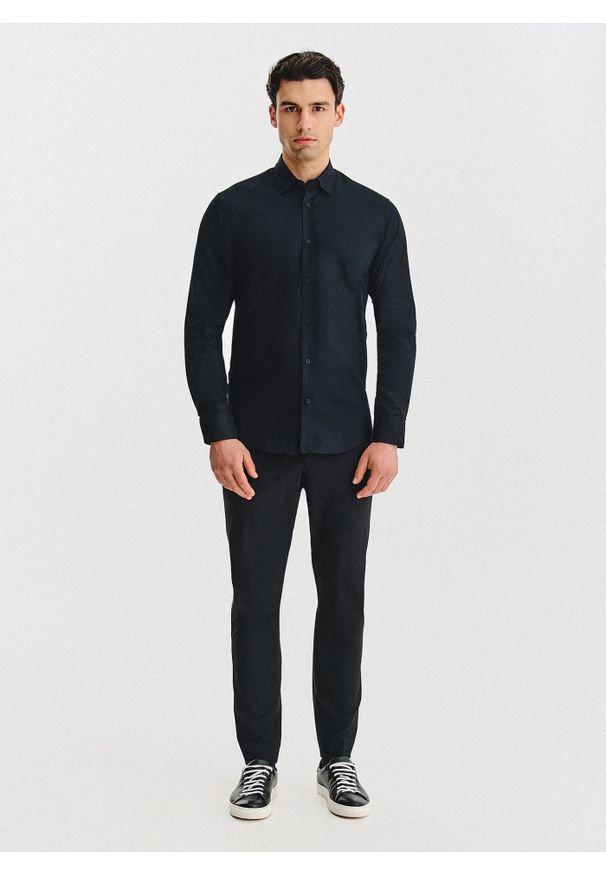 Pako Lorente - PAKO LORENTE – Czarna bawełniana koszula męska. Kolor: niebieski, czarny. Materiał: bawełna. Długość rękawa: długi rękaw. Długość: długie. Wzór: gładki
