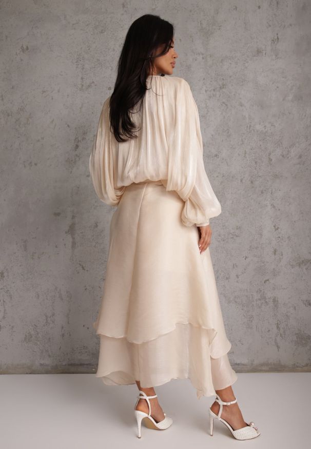 Renee - Jasnobeżowa Rozkloszowana Sukienka Wieczorowa z Szyfonowej Tkaniny Amanna. Kolor: beżowy. Materiał: tkanina, szyfon. Wzór: gładki, aplikacja. Typ sukienki: rozkloszowane. Styl: wizytowy