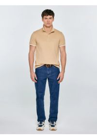 Big-Star - Koszulka męska polo beżowa Wladym 801. Okazja: na co dzień. Typ kołnierza: polo. Kolor: beżowy. Materiał: dzianina, jeans, materiał. Wzór: nadruk, aplikacja, paski. Styl: elegancki, casual, klasyczny, sportowy, wizytowy #6
