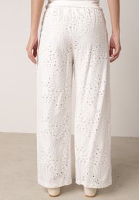 Born2be - Białe Bawełniane Spodnie Szerokie Ażurowe w Stylu Boho z Haftem Ellanirae. Okazja: na co dzień. Kolor: biały. Materiał: bawełna. Wzór: ażurowy, haft. Styl: boho #6
