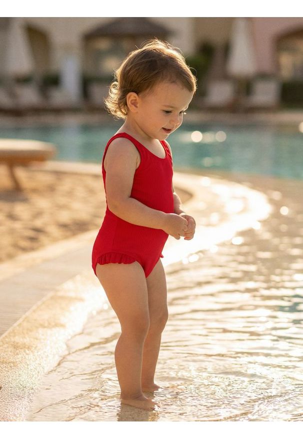 Sinsay - Jednocześciowy strój kapielowy z ozdobnymi falbanami - czerwony. Kolor: czerwony