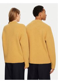 AMI PARIS Sweter UKS025.KN0032 Żółty Regular Fit. Kolor: żółty. Materiał: wełna