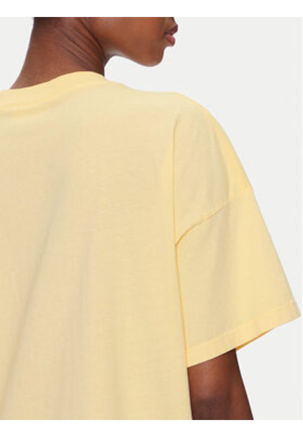 ViCOLO T-Shirt RD0119 Żółty Regular Fit. Kolor: żółty. Materiał: bawełna
