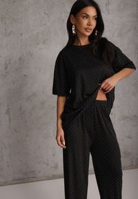 Renee - Czarny Oversizowy Komplet Zdobiony Cyrkoniami T-shirt i Spodnie Arnateia. Kolor: czarny. Wzór: aplikacja #4