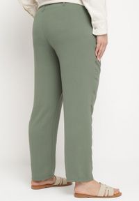 Born2be - Zielone Spodnie Regular Wiązane w Pasie w stylu Paperbag Tamburia. Kolor: zielony. Materiał: tkanina. Sezon: lato