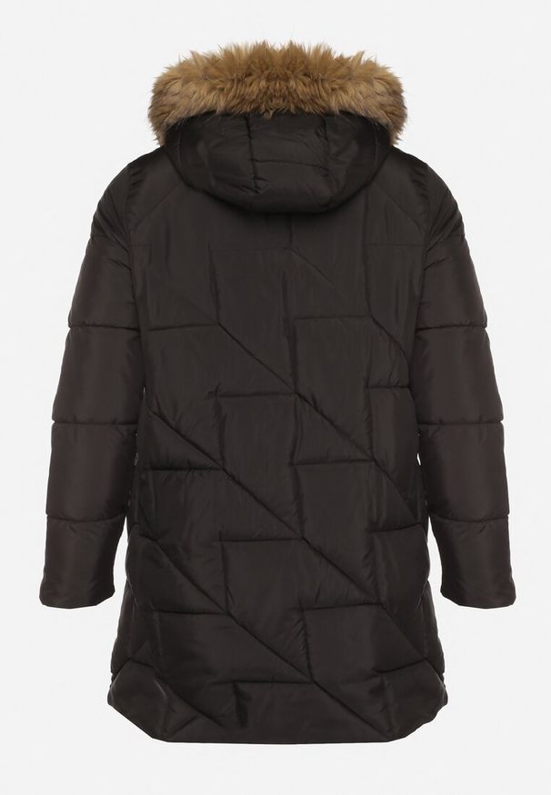 Born2be - Czarna Pikowana Kurtka z Kapturem z Futerkiem Ruvite. Typ kołnierza: kaptur. Kolekcja: plus size. Kolor: czarny. Materiał: futro