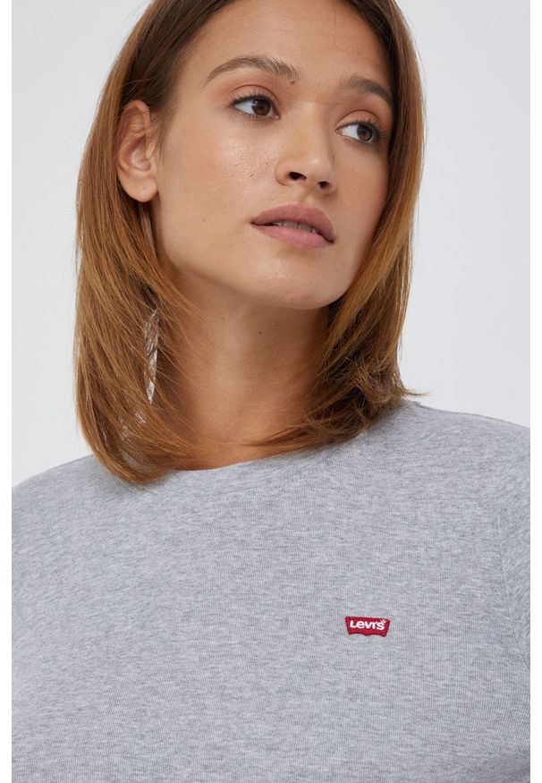 Levi's® - Levi's Longsleeve bawełniany kolor szary. Okazja: na co dzień, na spotkanie biznesowe. Kolor: szary. Materiał: bawełna. Długość rękawa: długi rękaw. Wzór: aplikacja, nadruk. Styl: biznesowy, casual