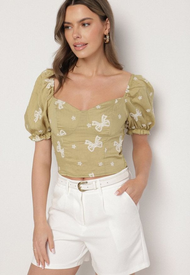 Born2be - Zielona Bluzka Ozdobiona Haftami w Kokardki z Bufiastymi Rękawami Eframara. Typ kołnierza: kokarda. Kolor: zielony. Materiał: jeans. Wzór: aplikacja, haft. Styl: elegancki, klasyczny
