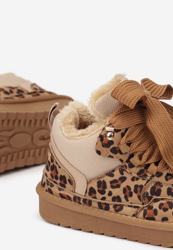 Renee - Brązowe Zimowe Sneakersy Vices Stylizowane na Śniegowce z Futerkiem i Wzorem w Panterkę Tennira. Okazja: na spacer, na co dzień. Zapięcie: sznurówki. Kolor: brązowy. Materiał: futro. Wzór: motyw zwierzęcy. Sezon: zima. Obcas: na płaskiej podeszwie. Sport: turystyka piesza