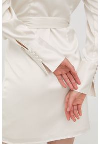 Guess sukienka kolor biały mini rozkloszowana. Kolor: biały. Materiał: tkanina. Typ sukienki: rozkloszowane. Długość: mini #2