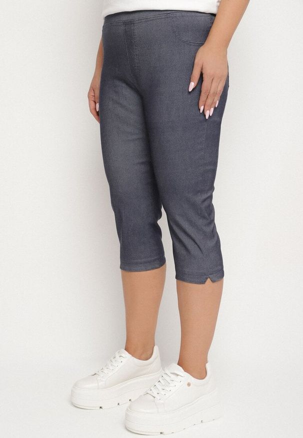 Born2be - Granatowe Spodnie z Bawełny o Kroju Capri Dolonissa. Okazja: na co dzień. Kolor: niebieski. Materiał: bawełna. Styl: młodzieżowy, elegancki, casual