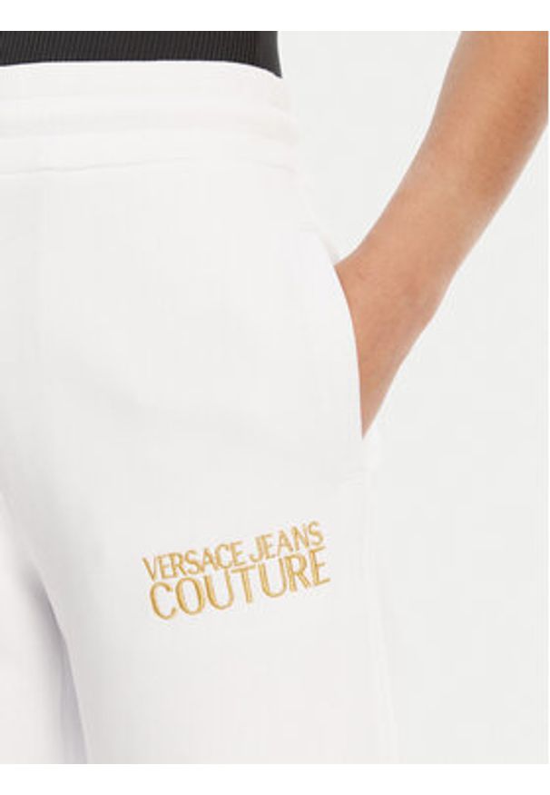 Versace Jeans Couture Spodnie dresowe 78HAAT06 Biały Regular Fit. Kolor: biały. Materiał: bawełna
