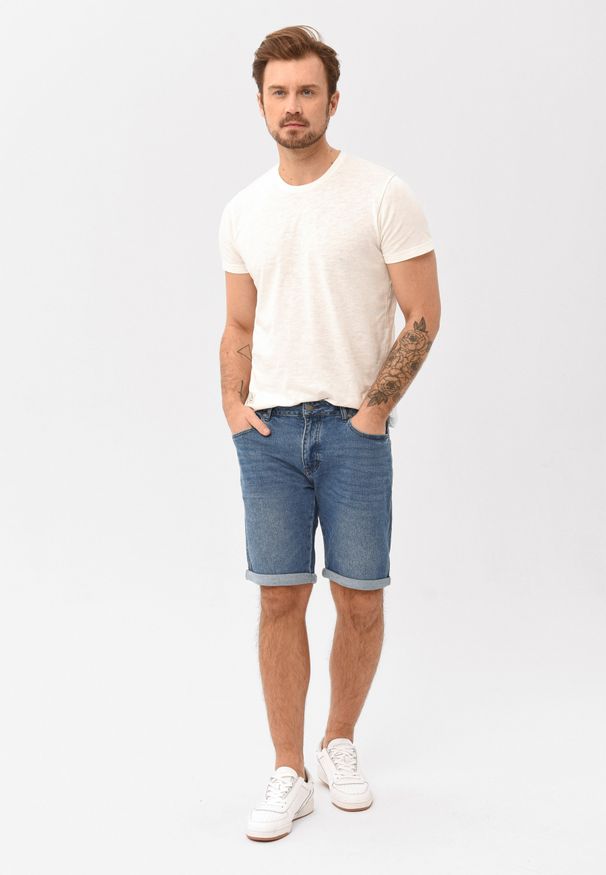Volcano - Szorty jeansowe, Comfort Fit, E-MEAR. Materiał: jeans. Długość: krótkie. Wzór: aplikacja