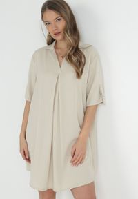 Born2be - Jasnobeżowa Pudełkowa Sukienka Mini z Kołnierzykiem Zeena. Kolor: beżowy. Długość rękawa: krótki rękaw. Długość: mini #4
