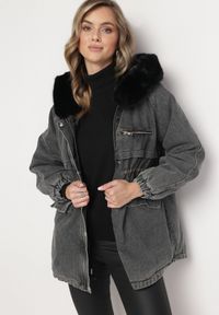 Born2be - Czarna Bawełniana Kurtka Parka ze Sznurkiem w Talii Jeansowa z Kapturem i Sztucznym Futerkiem Ishilde. Typ kołnierza: kaptur. Kolor: czarny. Materiał: futro, jeans, bawełna