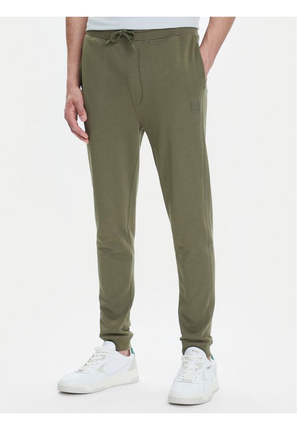 BOSS Spodnie dresowe Sestart 50509303 Zielony Regular Fit. Kolor: zielony. Materiał: bawełna