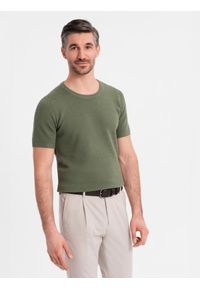 Ombre Clothing - Dzianinowa koszulka męska z delikatną drobną strukturą - oliwkowa V5 - Rozmiar: L. Okazja: na co dzień. Kolor: oliwkowy. Materiał: dzianina. Długość rękawa: krótki rękaw. Długość: krótkie. Wzór: ze splotem. Styl: wizytowy, casual, elegancki #9