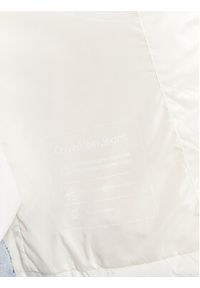 Calvin Klein Jeans Kurtka puchowa J20J220332 Biały Regular Fit. Kolor: biały. Materiał: puch, syntetyk