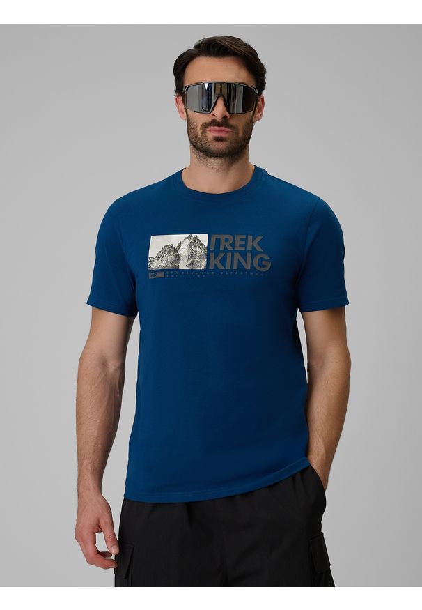 4f - 4F T-shirt regular z nadrukiem męski - granatowy S. Okazja: na co dzień. Kolor: niebieski. Materiał: dzianina, bawełna. Wzór: nadruk. Styl: casual