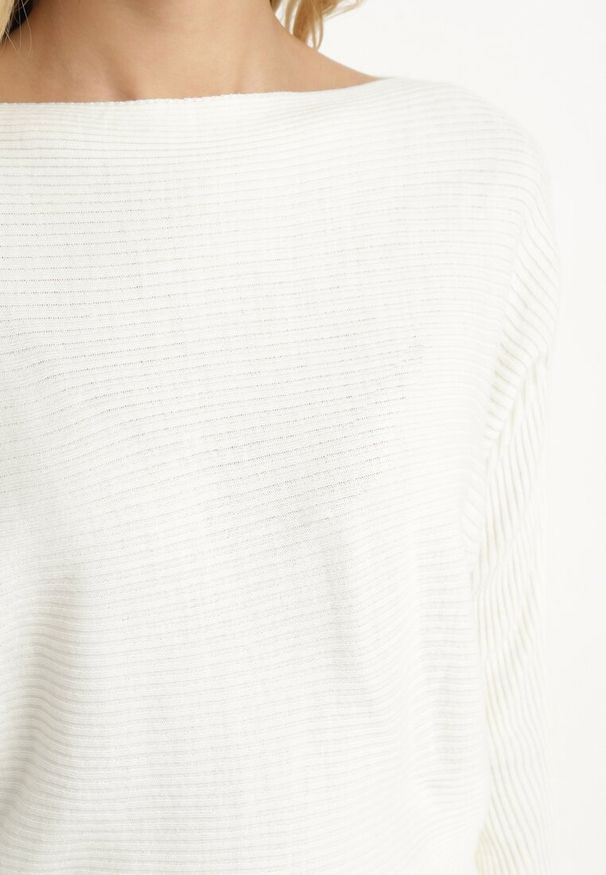 Born2be - Jasnobeżowy Klasyczny Sweter z Dekoltem w Łódkę Rieline. Okazja: na co dzień. Kolor: beżowy. Materiał: jeans. Długość rękawa: długi rękaw. Długość: długie. Styl: klasyczny