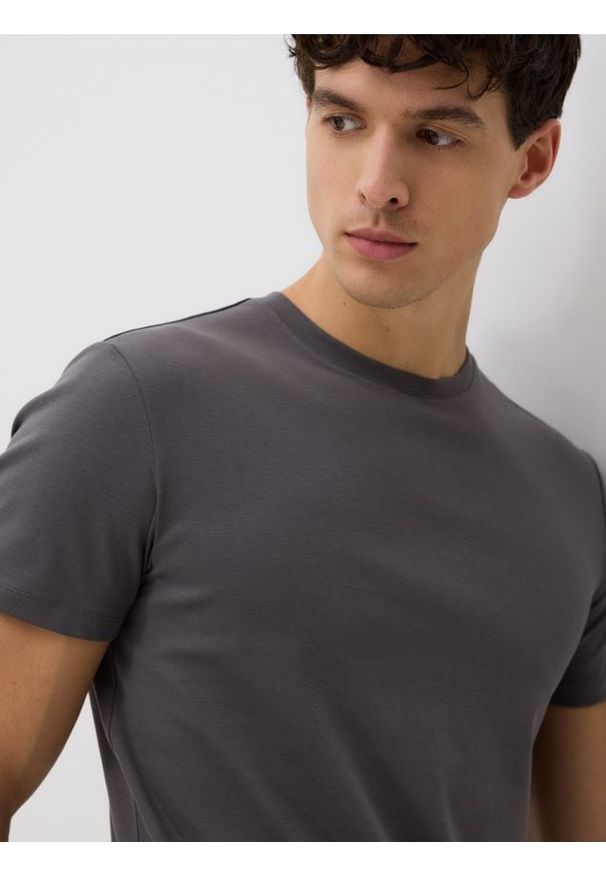 Reserved - T-shirt slim z bawełny pima - ciemnoszary. Kolor: szary. Materiał: bawełna