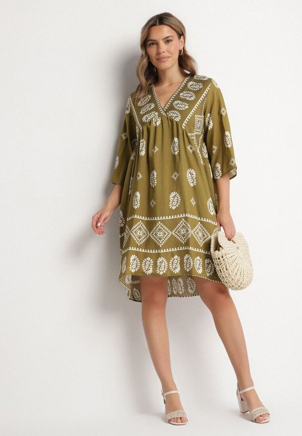Born2be - Ciemnozielona Wiskozowa Sukienka ze Wzorem Boho Frisana. Okazja: na co dzień. Typ kołnierza: dekolt w kształcie V. Kolor: zielony. Materiał: wiskoza. Styl: boho
