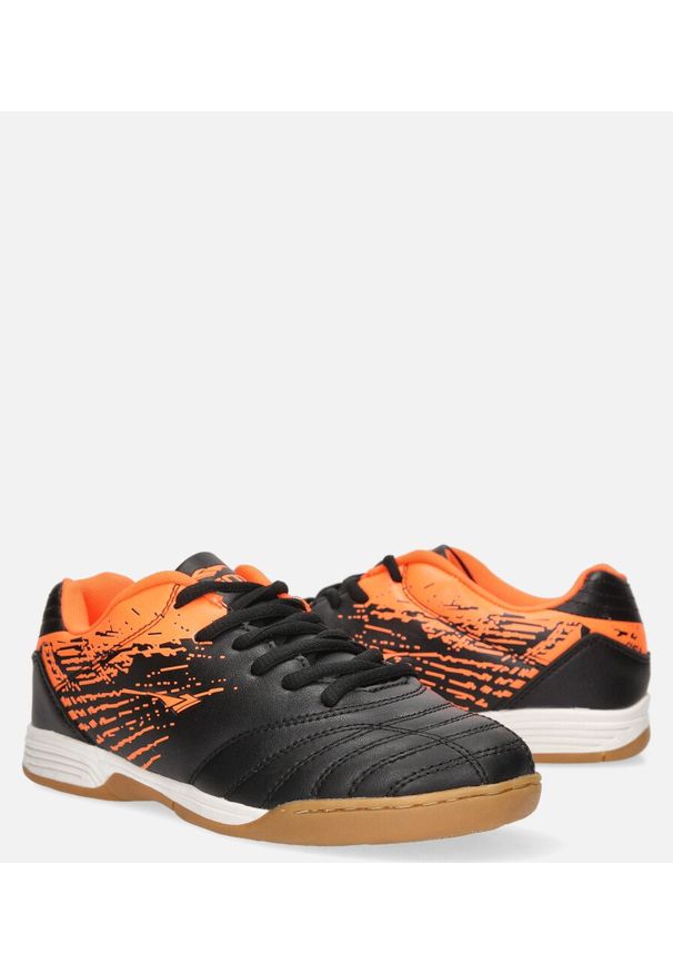 Casu - czarne buty sportowe halówki sznurowane casu b1901b-1. Kolor: czarny, wielokolorowy, pomarańczowy