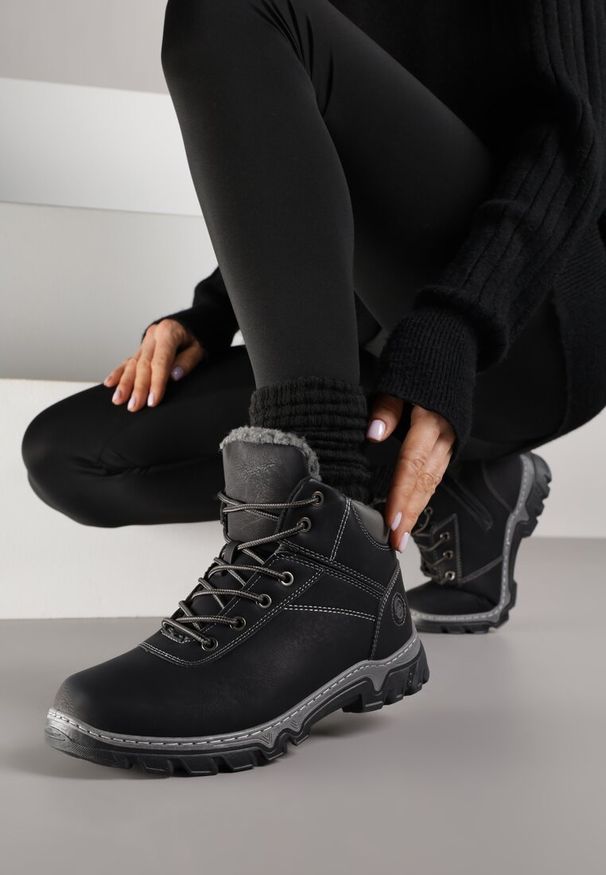 Born2be - Czarno-Szare Traperki Sportowe Mocno Ocieplone Vimee. Okazja: na co dzień, na spacer. Kolor: czarny. Sezon: zima. Styl: sportowy