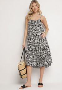 Born2be - Czarna Rozkloszowana Sukienka na Ramiączkach z Bawełny w Ornamentalny Wzór Valpio. Okazja: na spacer. Typ kołnierza: dekolt kwadratowy. Kolor: czarny. Materiał: bawełna. Długość rękawa: na ramiączkach #2
