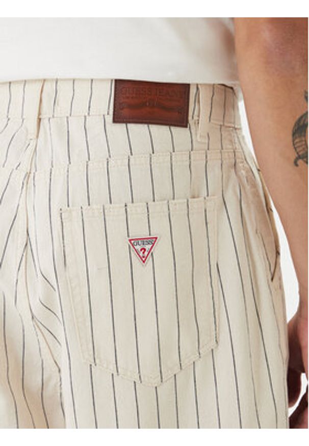 Guess Jeans Szorty jeansowe M6GD39 D7961 Beżowy Regular Fit. Kolor: beżowy. Materiał: bawełna