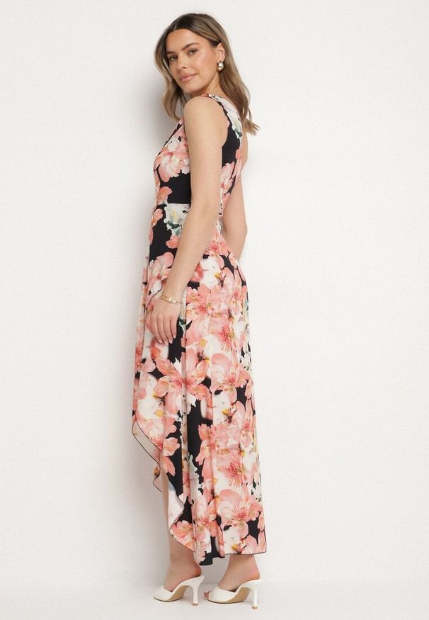 Born2be - Czarna Wiskozowa Kwiatowa Sukienka o Asymetrycznym Kroju Lironia. Okazja: na co dzień. Kolor: czarny. Materiał: wiskoza. Wzór: kwiaty. Sezon: wiosna, lato. Typ sukienki: asymetryczne. Styl: casual, elegancki