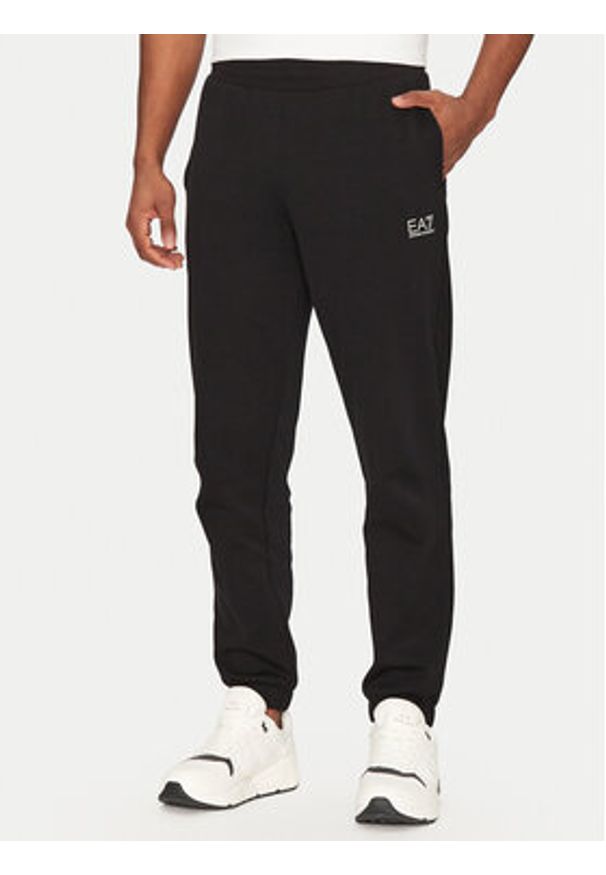 EA7 Emporio Armani Dres 7M000283 AF12660 UC001 Czarny Regular Fit. Kolor: czarny. Materiał: bawełna