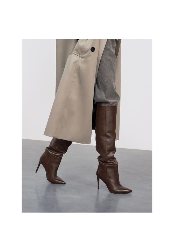 Kozaki Gino Rossi 105922 Brown. Kolor: brązowy. Materiał: skóra
